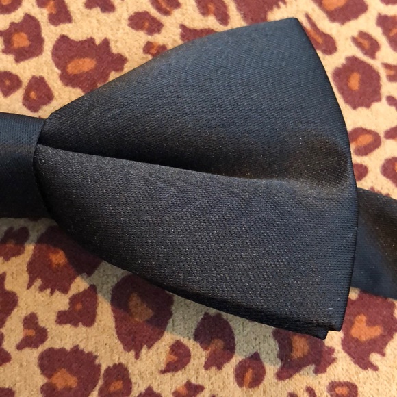 NWOT formal matte black bowtie, pre-tied - Picture 5 of 16